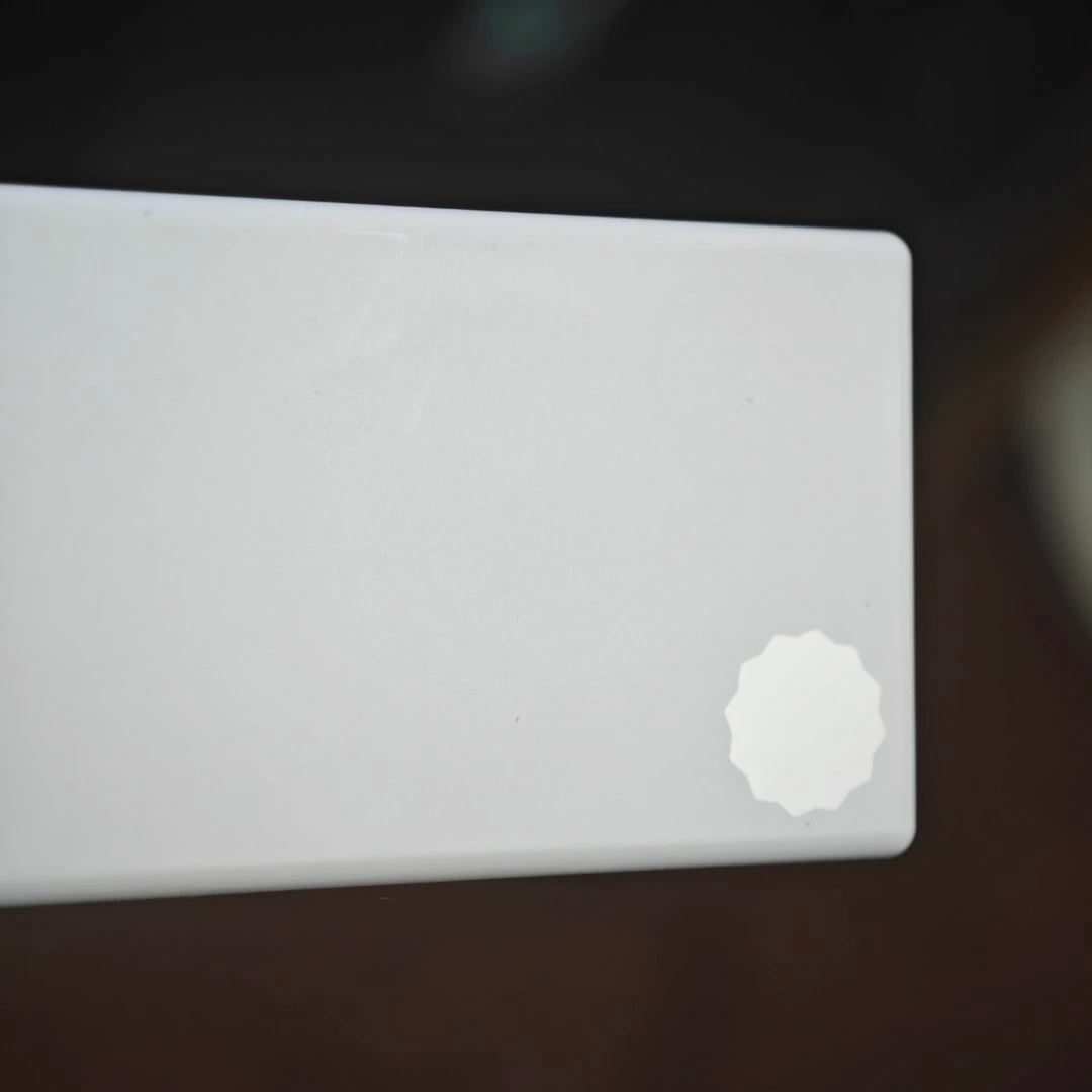 一块小的反光区域